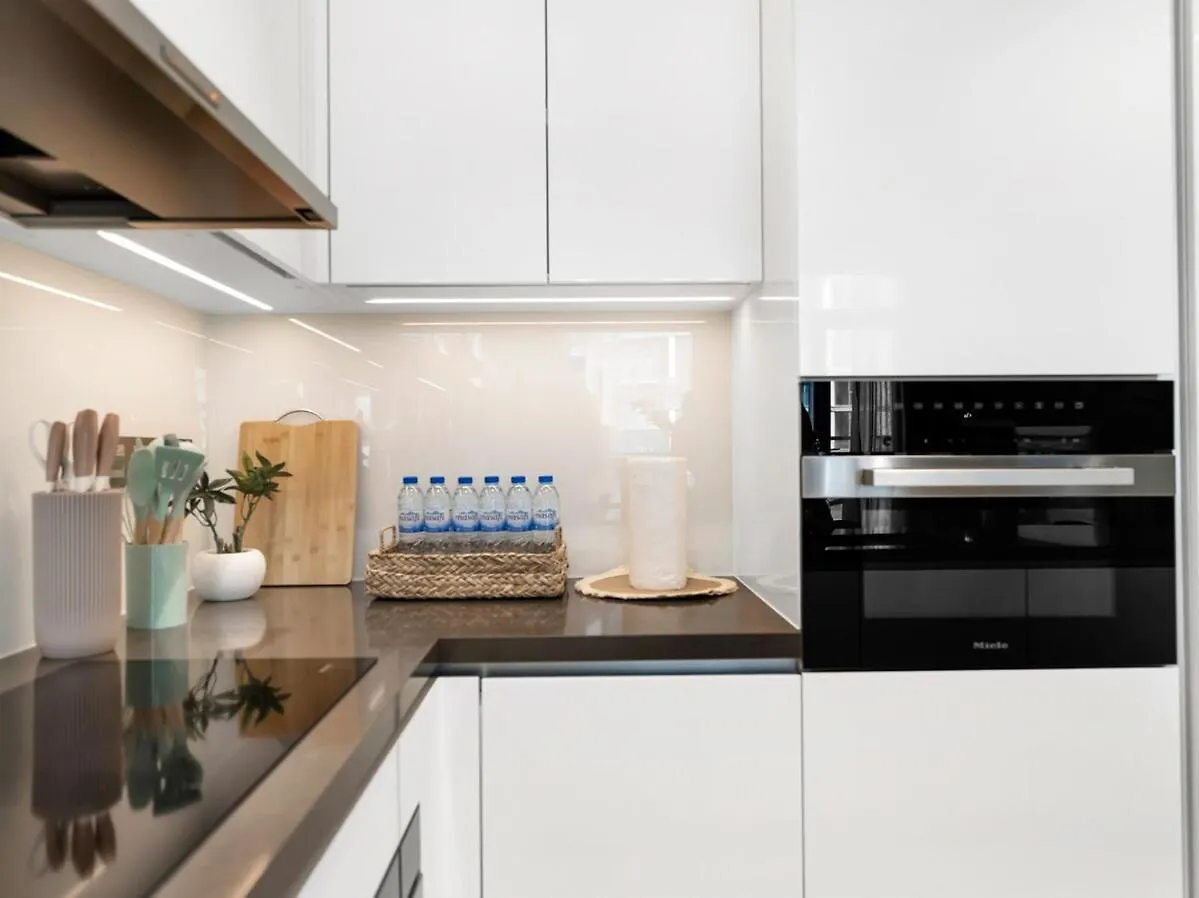 Apartament Stunning Central 2Br Lagoon View & Private Beach Dubaj