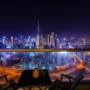 Royal Club By Rvhr, Paramount Tower B, Business Bay Dubaj