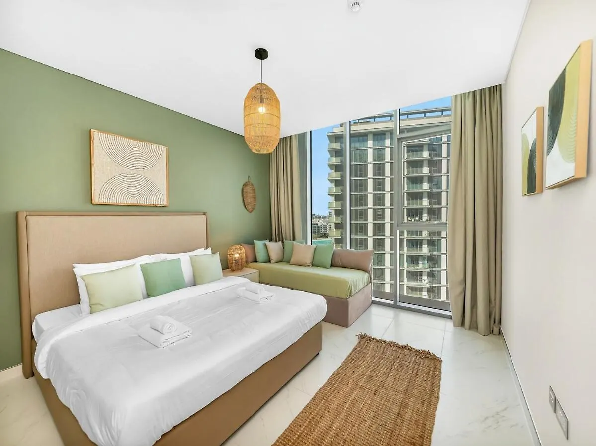Stunning Central 2Br Lagoon View & Private Beach Dubai