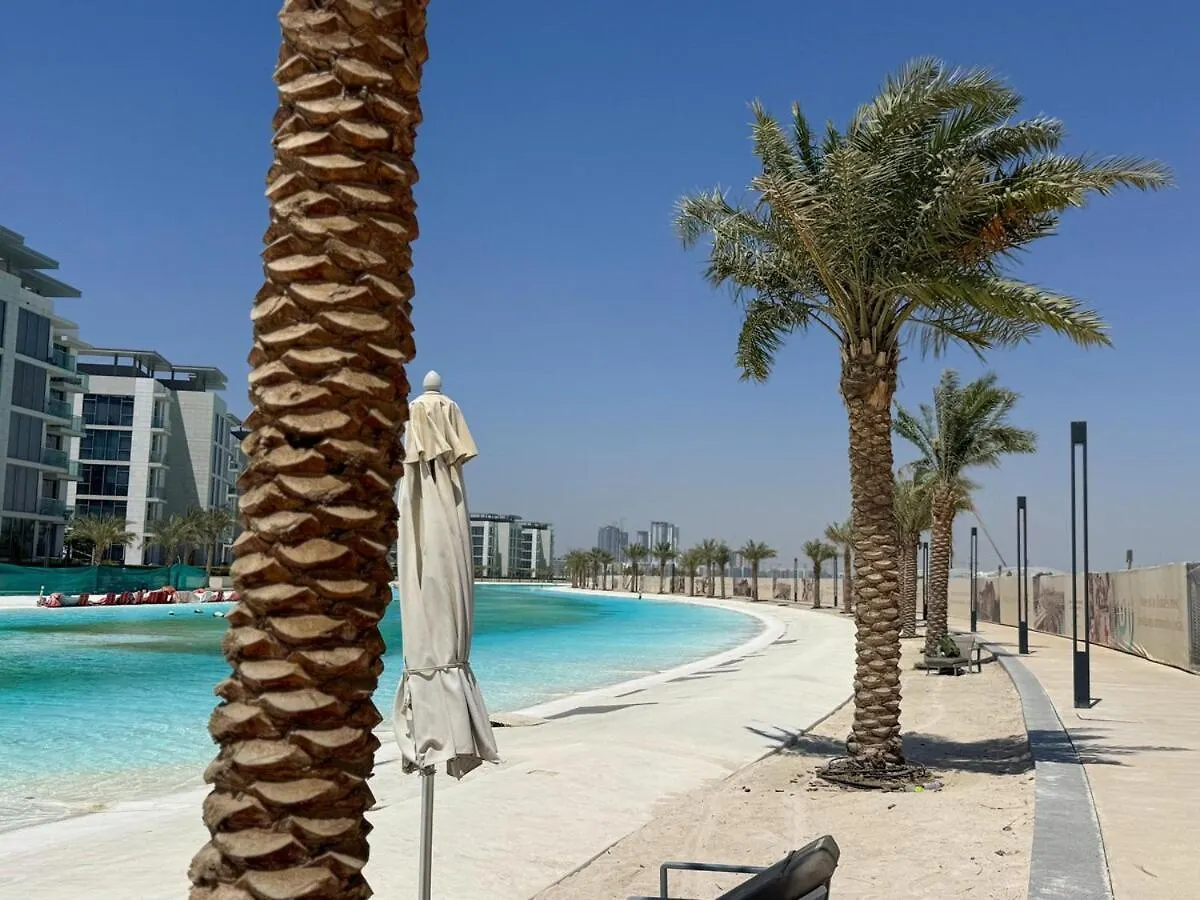 Stunning Central 2Br Lagoon View & Private Beach Dubai