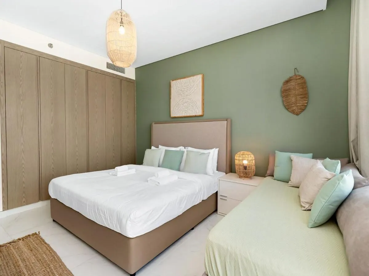 Apartment Stunning Central 2Br Lagoon View & Private Beach Dubai