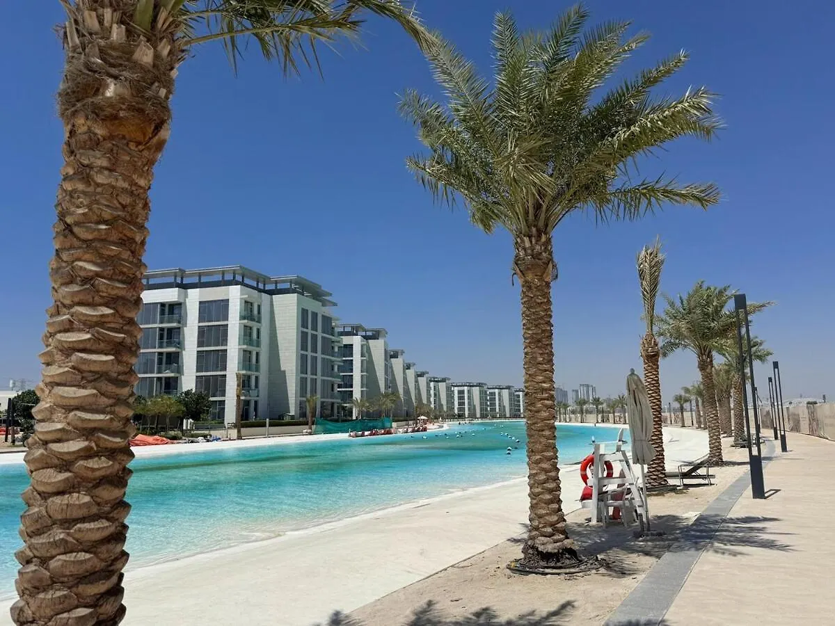 Stunning Central 2Br Lagoon View & Private Beach Dubai Apartment